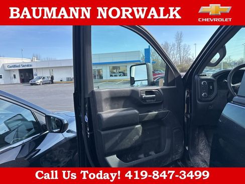 Used 2020 GMC Sierra 2500 4x4 Crew Cab w/ Convenience Package image 10