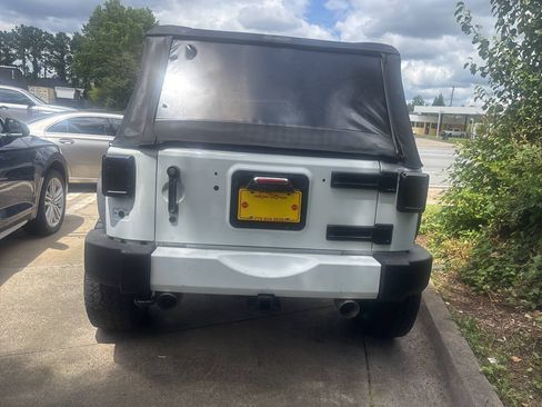 Used 2012 Jeep Wrangler Sport w/ Connectivity Group AWD/4WD image 6