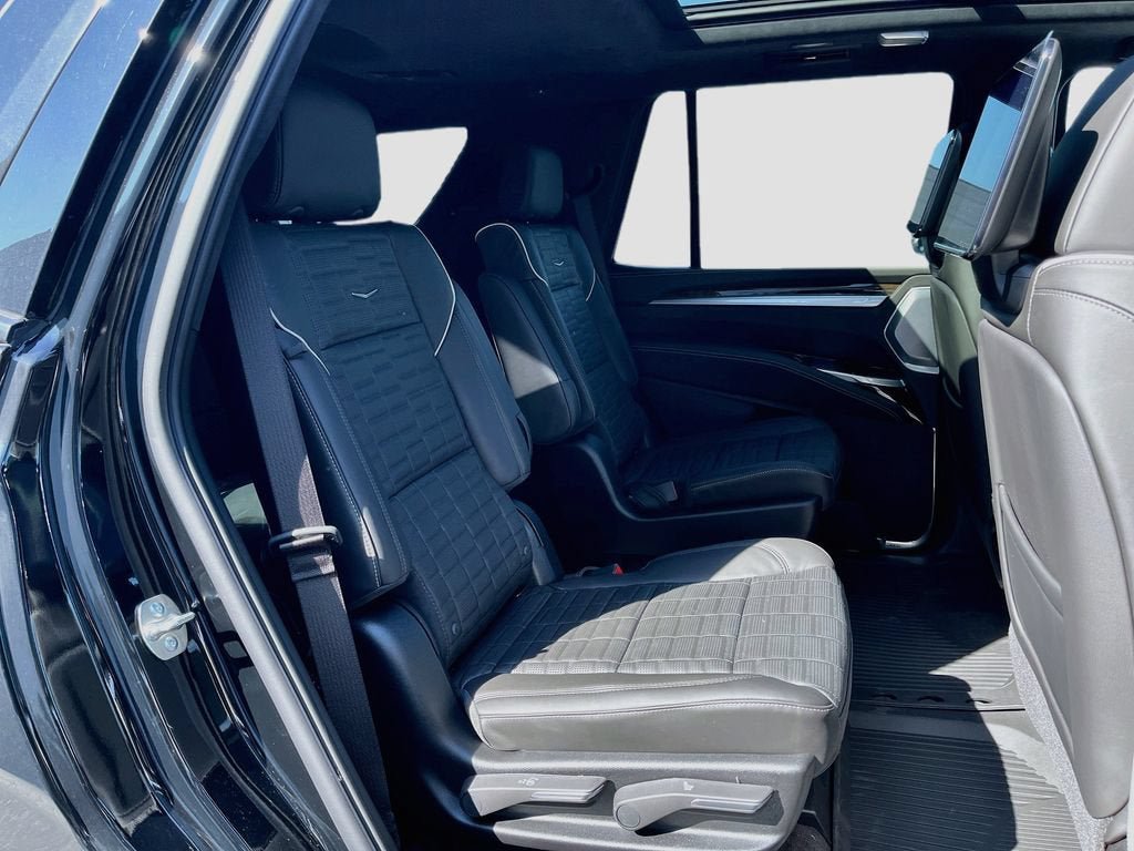 New 2026 Cadillac Escalade Platinum Sport w/ LPO, ONYX Package AWD/4WD image 35