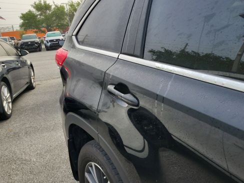 Used 2019 Toyota Highlander XLE image 12