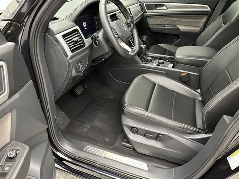 Used 2023 Volkswagen Atlas Cross Sport SE image 11