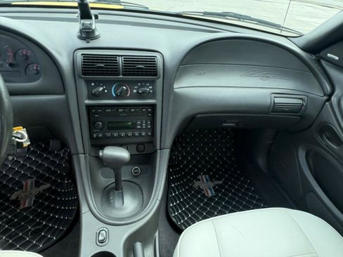 Used 2003 Ford Mustang Convertible RWD image 18