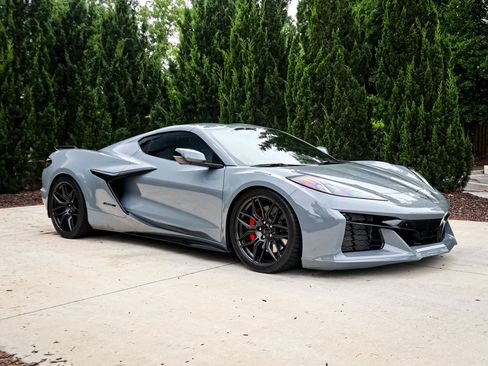 Used 2024 Chevrolet Corvette Z06 RWD image 11