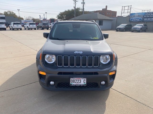 Used 2022 Jeep Renegade Latitude AWD/4WD image 3