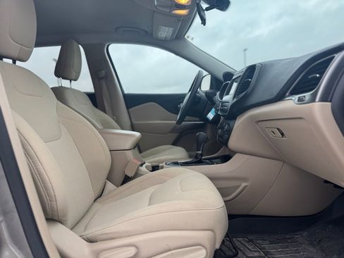 Used 2019 Jeep Cherokee Latitude w/ Popular Appearance Group image 14