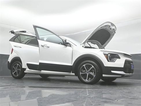 Used 2024 Kia Niro EX image 57