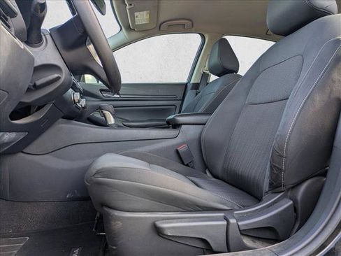 Used 2022 Nissan Altima 2.5 S FWD image 15