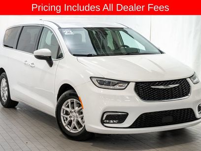 Used 2023 Chrysler Pacifica Touring-L