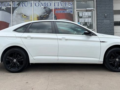 Used 2019 Volkswagen Jetta R-Line FWD image 2