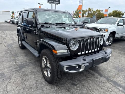Used 2018 Jeep Wrangler Unlimited Sahara AWD/4WD image 8
