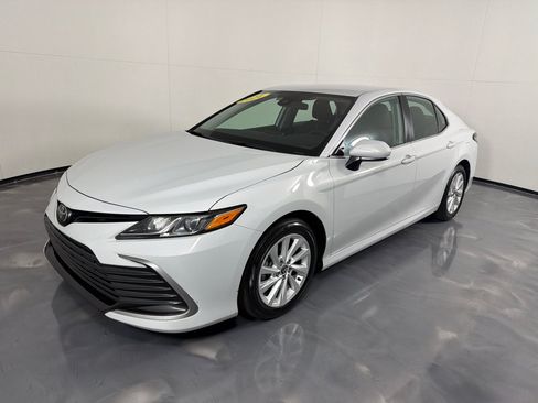 Used 2024 Toyota Camry LE FWD image 8