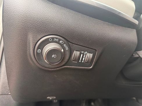 Used 2024 Jeep Compass Limited image 25