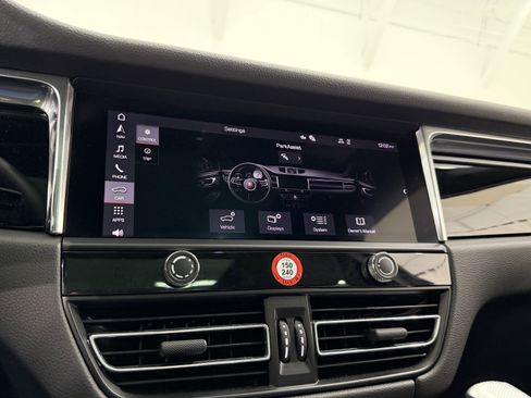Certified 2025 Porsche Macan image 44