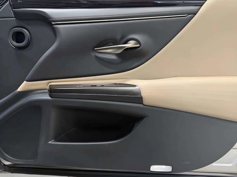 Used 2019 Lexus ES 350 w/ Accessory Package FWD image 14