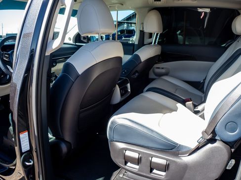 Used 2025 Kia Carnival SX Prestige image 19