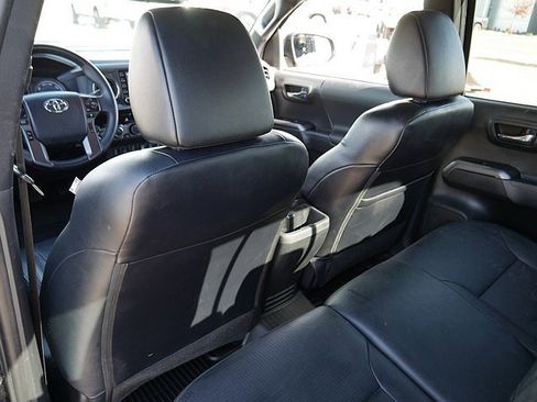 Used 2023 Toyota Tacoma TRD Sport image 15