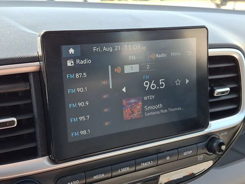 Used 2025 Hyundai Venue SEL FWD image 18