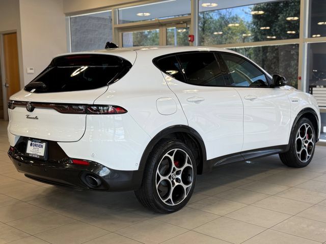Used 2024 Alfa Romeo Tonale Veloce w/ Active Assist Package AWD/4WD image 12