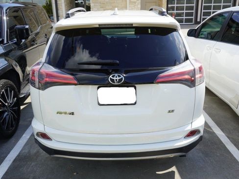 Used 2018 Toyota RAV4 SE w/ Power Extra Value Package FWD image 6