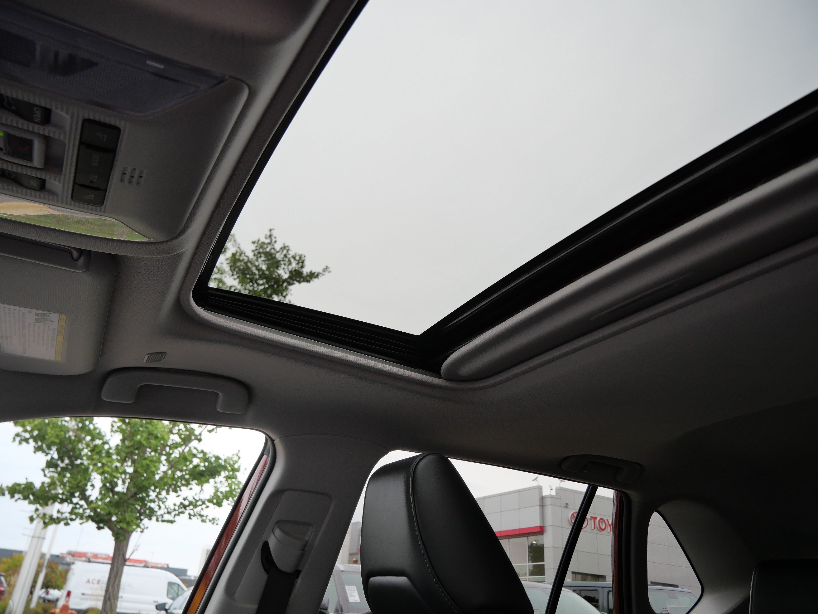 Certified 2023 Toyota RAV4 XLE Premium AWD/4WD image 31