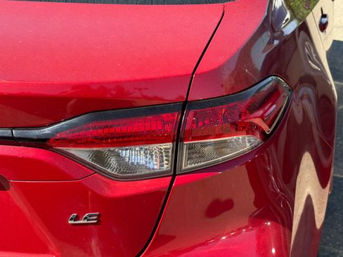 Used 2021 Toyota Corolla LE FWD image 17