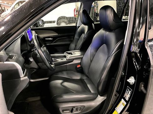 Used 2024 Toyota Grand Highlander AWD image 10