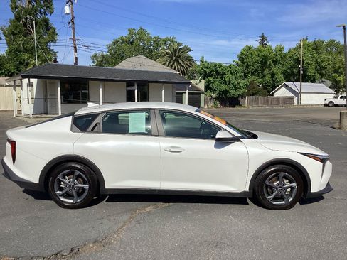 Used 2025 Kia K4 FWD image 2