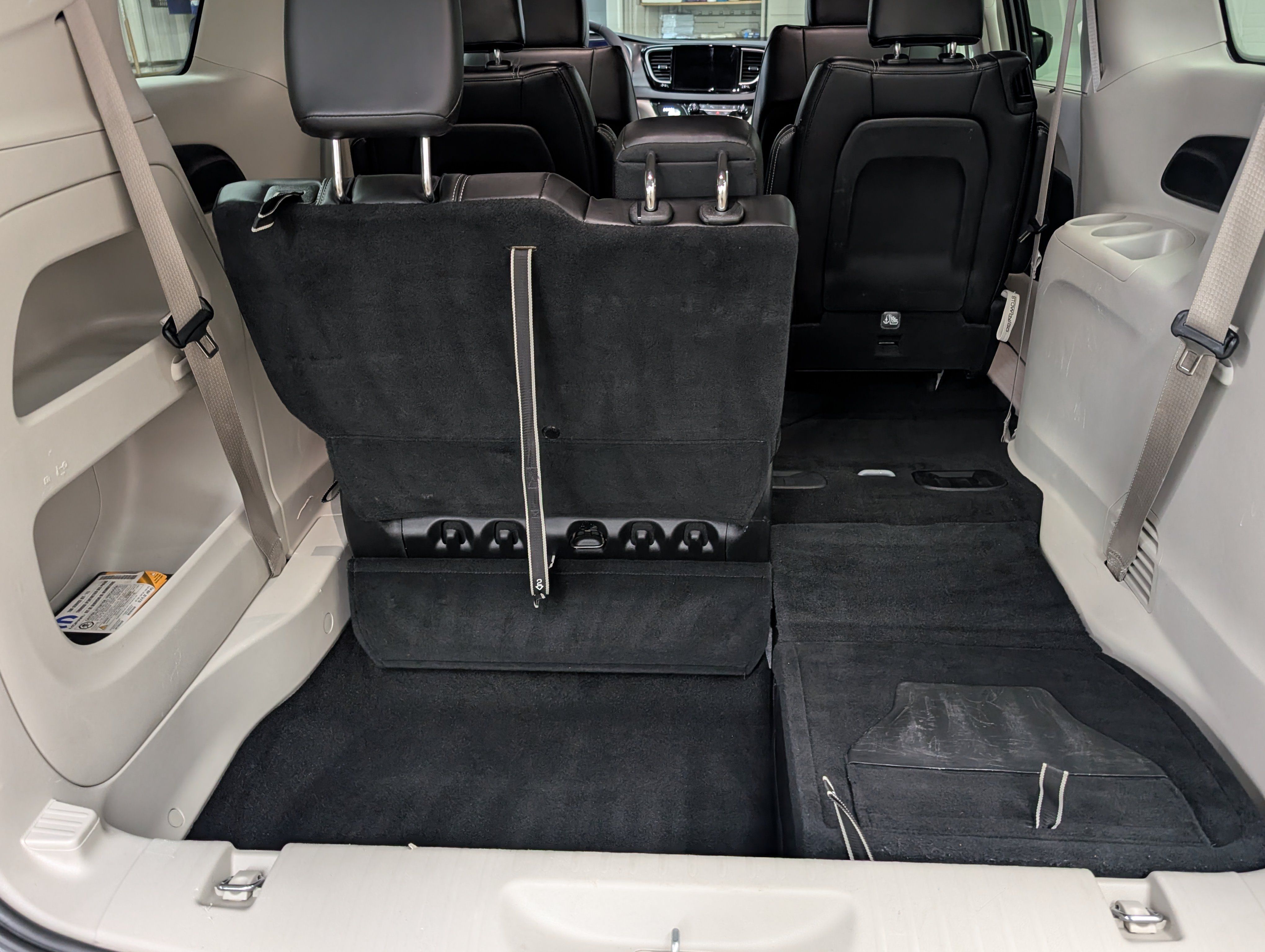 Used 2024 Chrysler Pacifica Touring-L FWD image 23