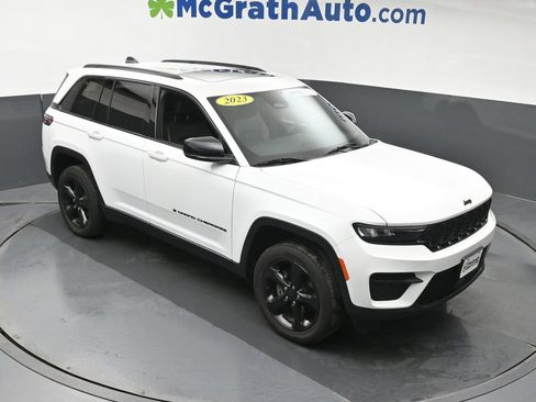 Used 2023 Jeep Grand Cherokee Altitude AWD/4WD image 3