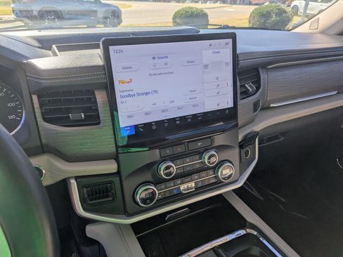 Certified 2024 Ford Expedition Limited image 19