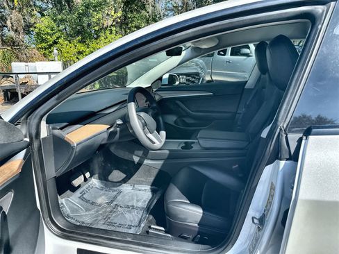 Used 2023 Tesla Model 3 Standard Range image 2