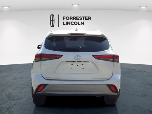 Used 2020 Toyota Highlander Platinum image 4