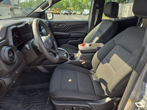Used 2024 Chevrolet Colorado Trail Boss w/ Advanced Trailering Package AWD/4WD image 18