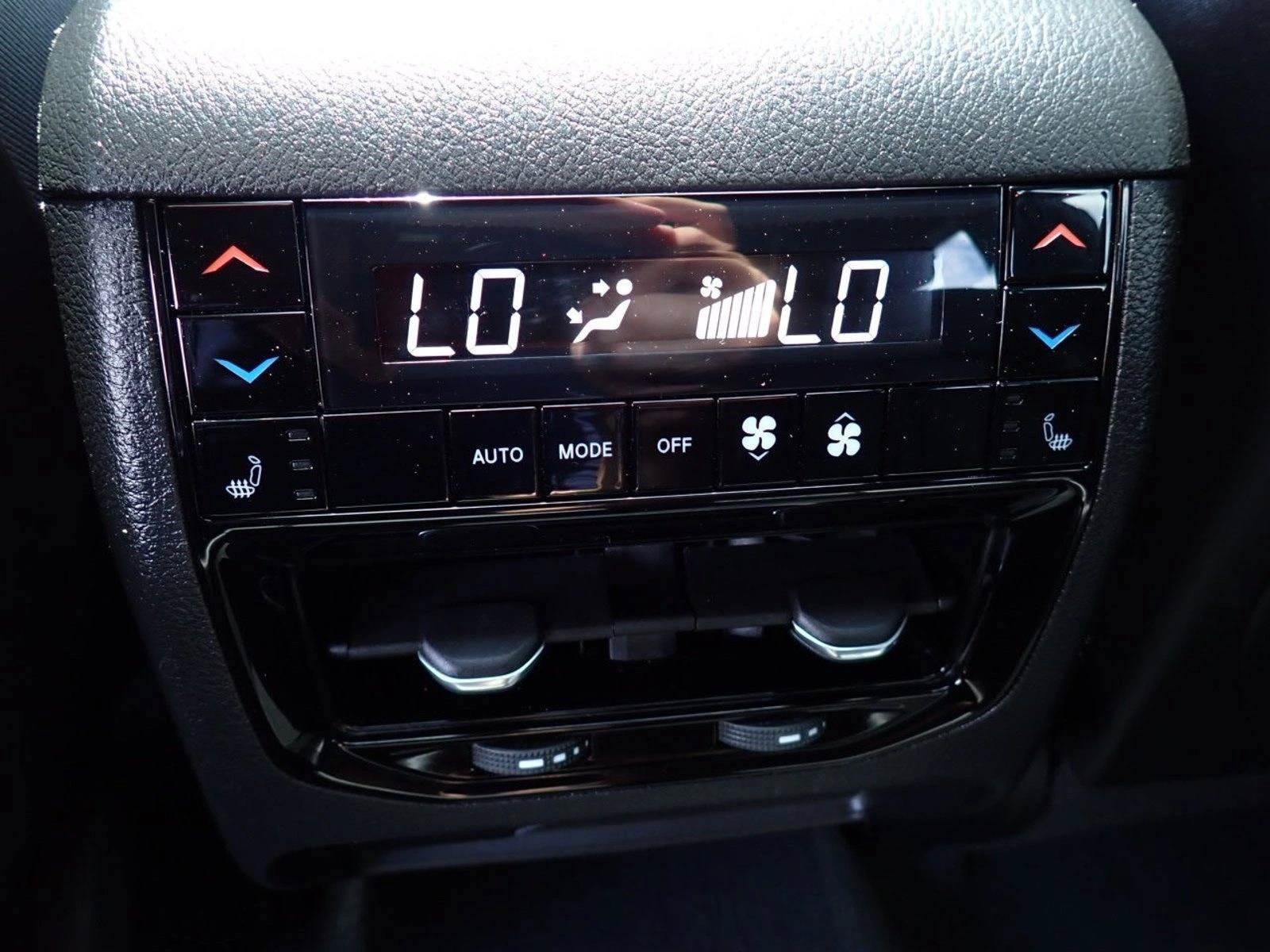 Used 2023 Jeep Grand Cherokee Summit w/ Advanced Protech Group IV AWD/4WD image 11