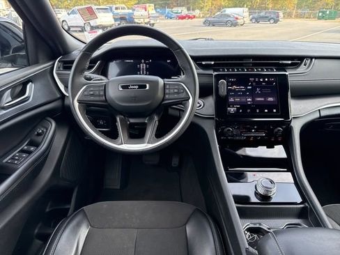 Used 2024 Jeep Grand Cherokee Altitude image 21