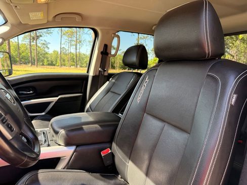 Used 2019 Nissan Titan PRO-4X AWD/4WD image 12
