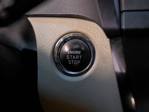 Used 2016 Toyota Sienna XLE w/ XLE Navigation Package FWD image 27