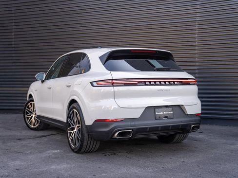 New 2026 Porsche Cayenne Base image 3