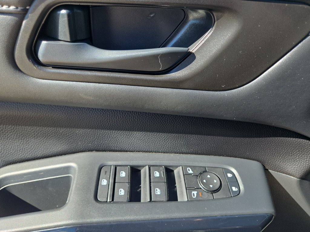 Used 2024 Nissan Pathfinder SV FWD image 24