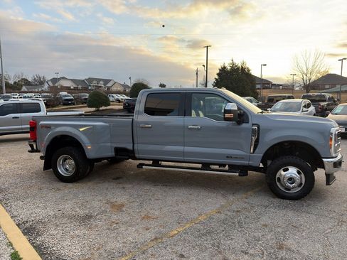 Used 2025 Ford F350 Lariat w/ Chrome Package image 4