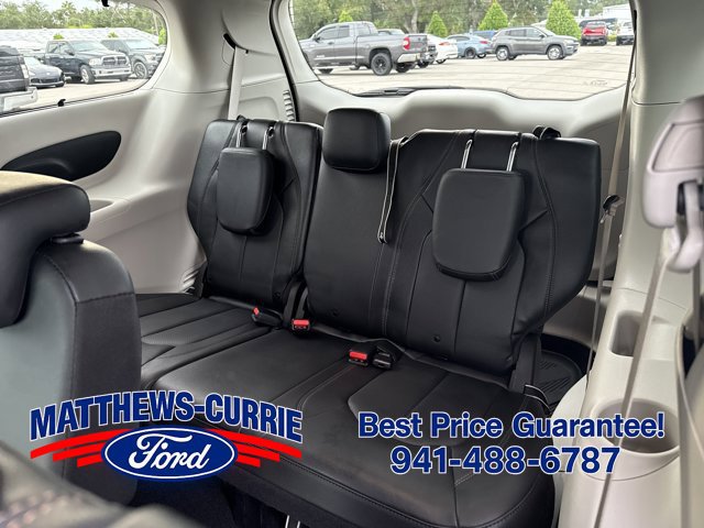 Used 2020 Chrysler Pacifica Touring-L FWD image 13