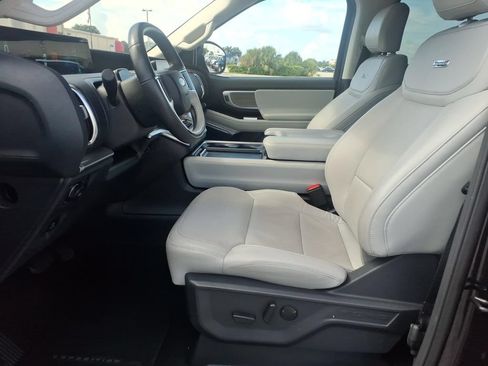 Used 2025 Ford Expedition Max Platinum AWD/4WD image 26