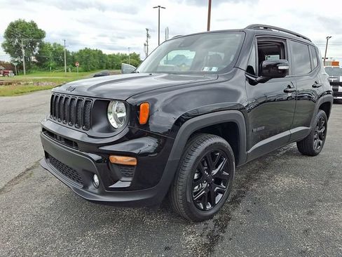 Used 2023 Jeep Renegade Altitude w/ Sun/Sound Group AWD/4WD image 5