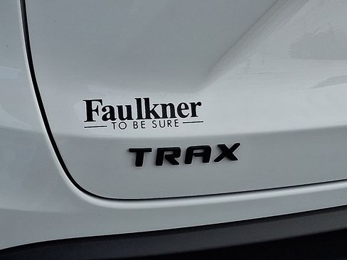 Certified 2025 Chevrolet Trax RS w/ Sunroof Package image 30