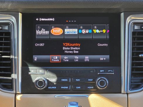 Used 2018 Porsche Macan image 21