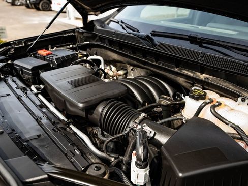 Used 2025 Chevrolet Suburban Z71 w/ Comfort Package image 49