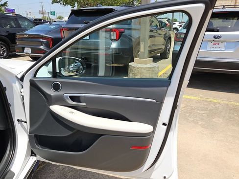 Used 2025 Hyundai Sonata SEL FWD image 33