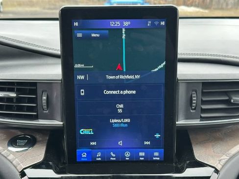 Used 2022 Ford Explorer Platinum w/ Equipment Group 601A AWD/4WD image 17