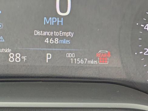 Used 2025 Toyota Sienna XLE FWD image 32