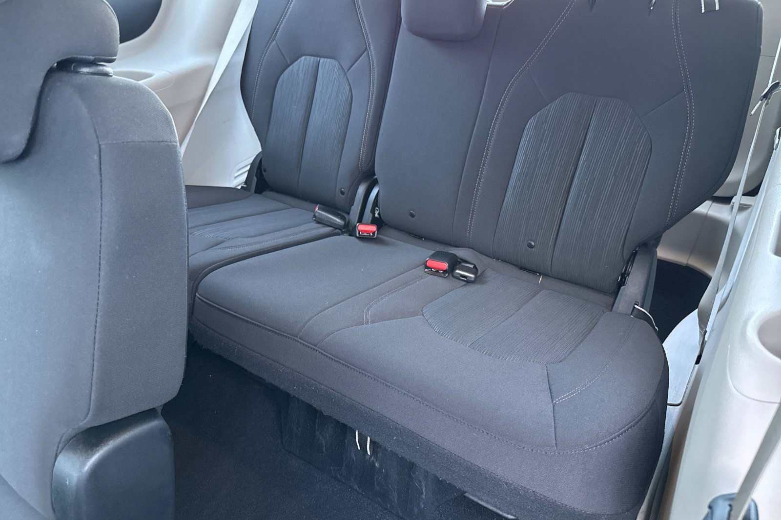 Used 2019 Chrysler Pacifica Touring Plus w/ Advanced Safetytec Group FWD image 17